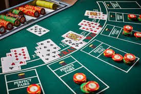 Filipino players browsing 3210 sports betting on mobile devices